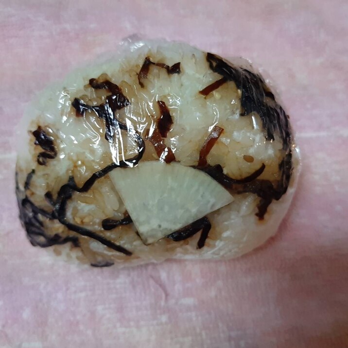 大根のせた 塩昆布おかか白ごまおにぎり